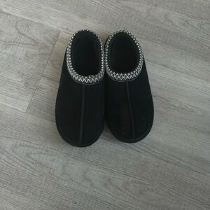 Kids Ugg Tasman slippers size 1